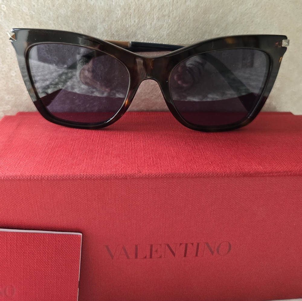 New in Box 100% authentic Valentino Sunglasses